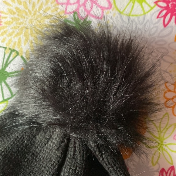 3/10$ Winter toque - Picture 3 of 4